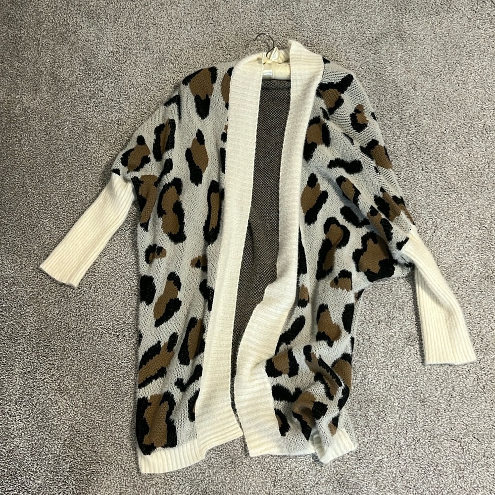 Super soft size S small oversized long leopard print cardigan